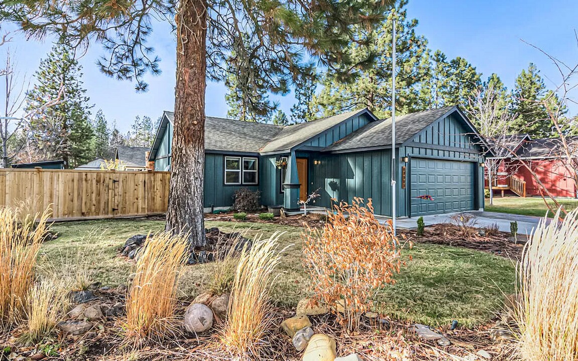 60983 Lodgepole Dr in Bend, OR - Building Photo