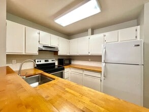 17300 91st Ave NE in Bothell, WA - Building Photo - Building Photo