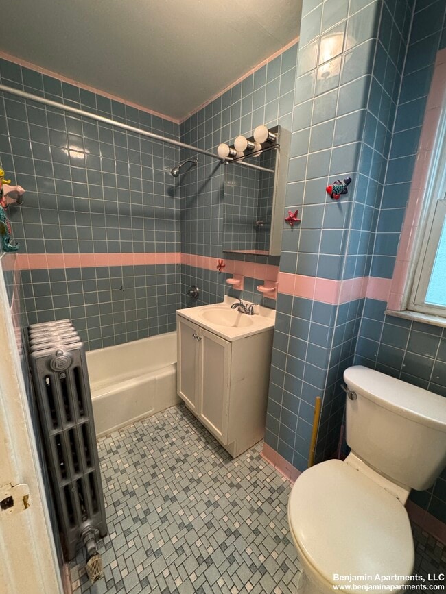 234 Cypress St, Unit 1 in Brookline, MA - Building Photo - Building Photo