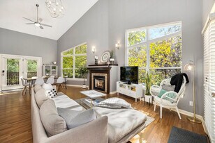 431 W Patricia Ln in Fayetteville, AR - Building Photo