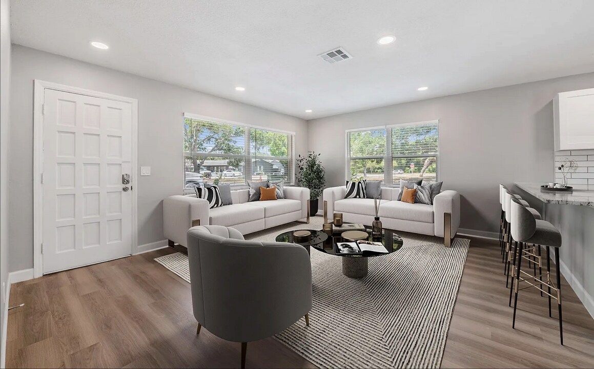 1506 Leo Ln E in Clearwater, FL - Building Photo