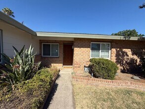6800 Gold Run Ave in Sacramento, CA - Building Photo - Building Photo
