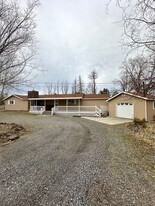 333 SW 35th St in Redmond, OR - Building Photo