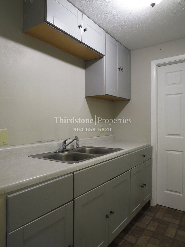 2761 Floradale Dr S in Jacksonville, FL - Building Photo - Building Photo