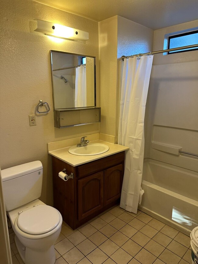 3040 Bell St in Sacramento, CA - Building Photo - Building Photo