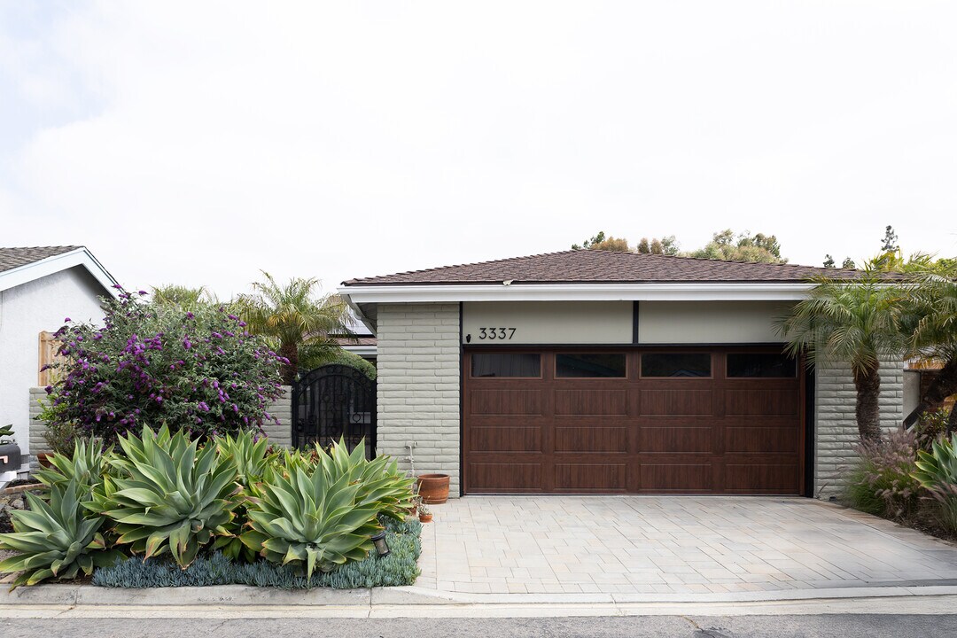 3337 Vivienda Cir in Carlsbad, CA - Building Photo