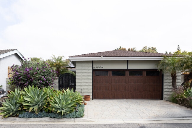property at 3337 Vivienda Cir