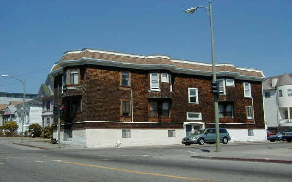 802 E 18th St in Oakland, CA - Building Photo - Building Photo