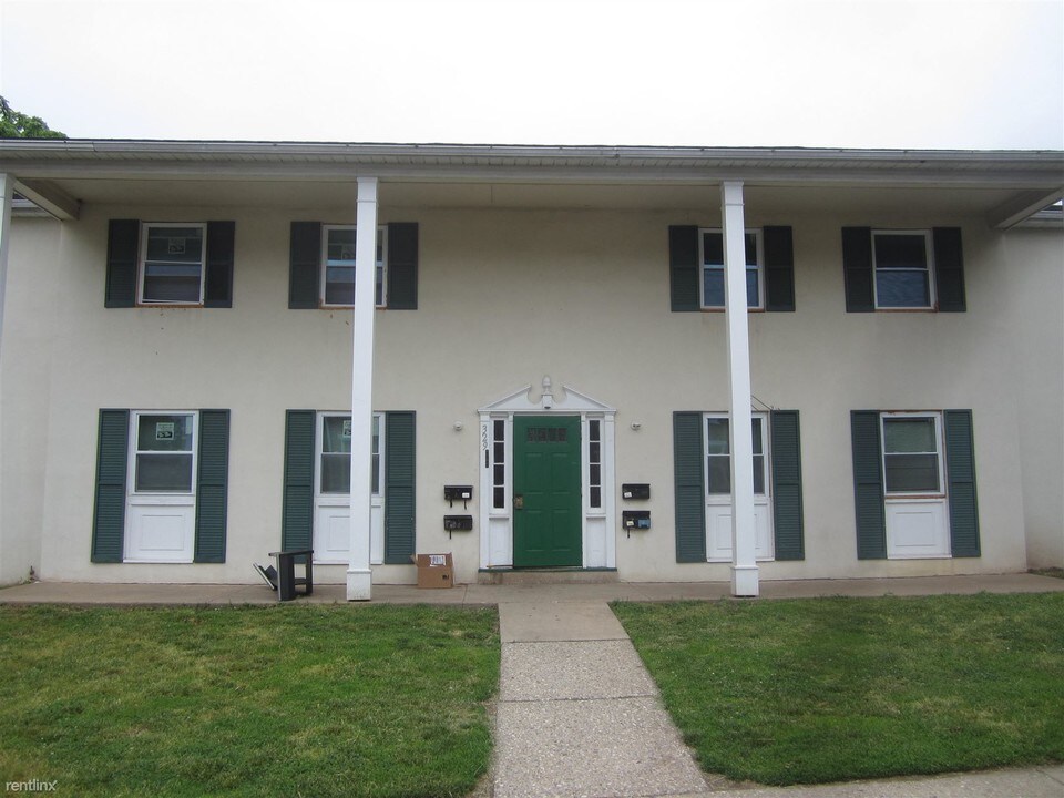 329 Buttonwood St-Unit -Apt C in Norristown, PA - Building Photo