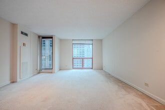 200 N Dearborn St in Chicago, IL - Building Photo - Building Photo