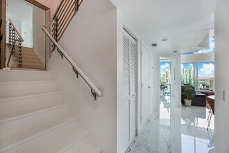 41 SE 5th St, Unit 2109 in Miami, FL - Foto de edificio - Building Photo