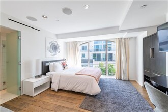 11 Marine Terrace in Santa Monica, CA - Building Photo - Building Photo