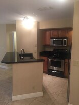 3410 Pinewalk Dr N in Margate, FL - Building Photo