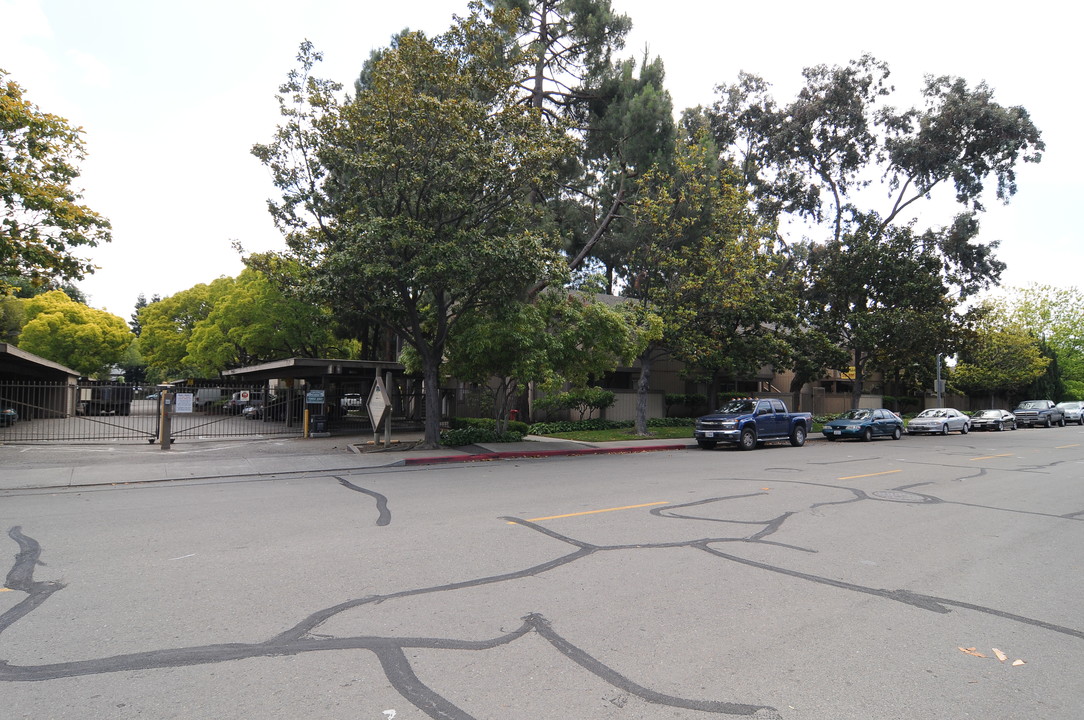 Parkway Green in Union City, CA - Building Photo