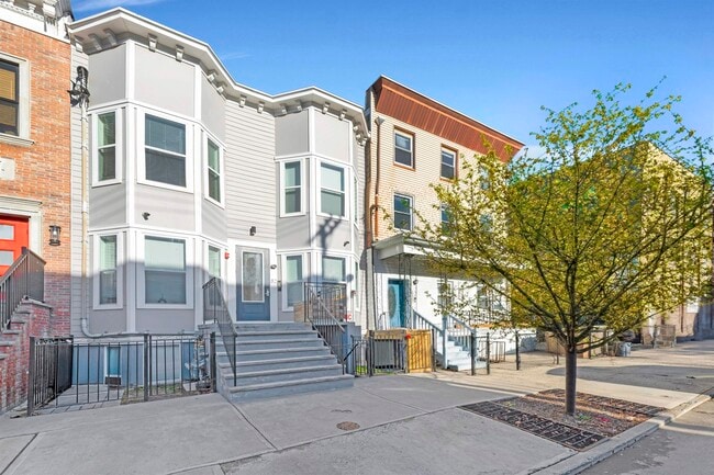 82 Ferry St in Jersey City, NJ - Building Photo - Building Photo