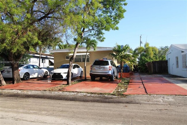317 SE 2nd St, Unit 1