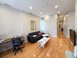 1905 W Huron St, Unit #  01 in Chicago, IL - Building Photo - Building Photo