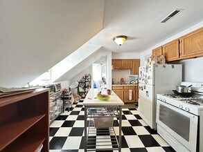 3311 N Hoyne Ave, Unit 4 in Chicago, IL - Foto de edificio - Building Photo