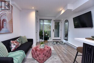 703 Markham St in Toronto, ON - Building Photo