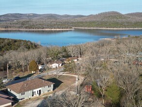 350 Campbell Point Rd in Shell Knob, MO - Building Photo - Building Photo