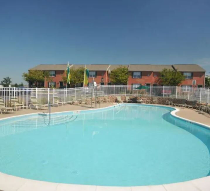 Crescent Pointe Townehomes in Stafford, VA - Foto de edificio