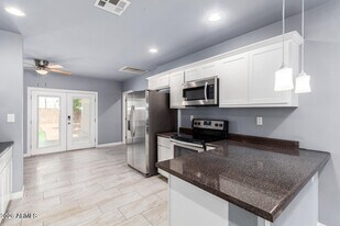 1636 E Whitton Ave in Phoenix, AZ - Building Photo