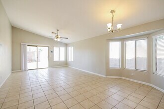 15550 N Naegel Dr in Surprise, AZ - Foto de edificio - Building Photo