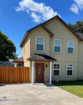 205 W Monroe St in Broussard, LA - Building Photo