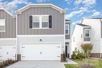 1735 Braemar Vlg Dr in Monroe, NC - Building Photo - Building Photo