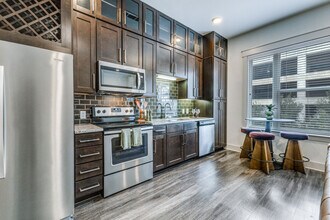 Mirasol Park Lane in Dallas, TX - Foto de edificio - Building Photo