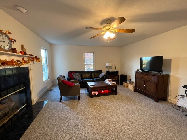 14 Carter Crest Ln in Fletcher, NC - Building Photo - Building Photo