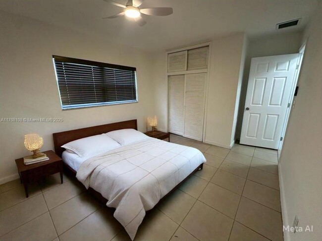 402 SW 8th St in Hallandale, FL - Building Photo - Building Photo