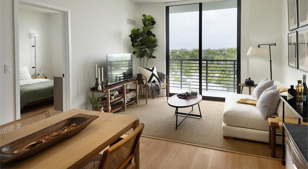 1371 NE 114th Ter, Unit A1 in Biscayne Park, FL - Foto de edificio