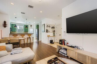 1601 Miriam Ave in Austin, TX - Building Photo - Building Photo