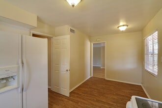 821 Griffith Ave in Las Vegas, NV - Building Photo - Building Photo