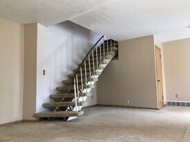 27801 Mills Ave, Unit N in Euclid, OH - Building Photo