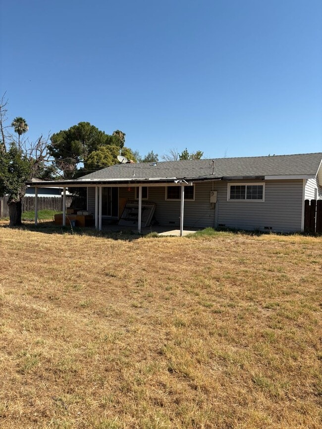 352 Wilson Way in Chowchilla, CA - Building Photo - Building Photo