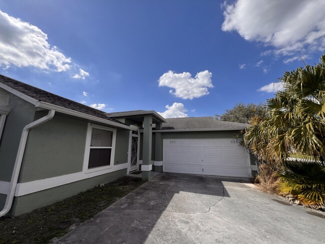 1106 SW Gardena Ave in Port St. Lucie, FL - Building Photo - Building Photo