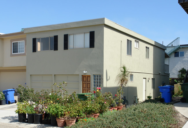 108 Santa Cruz Ave in Oxnard, CA - Building Photo - Building Photo