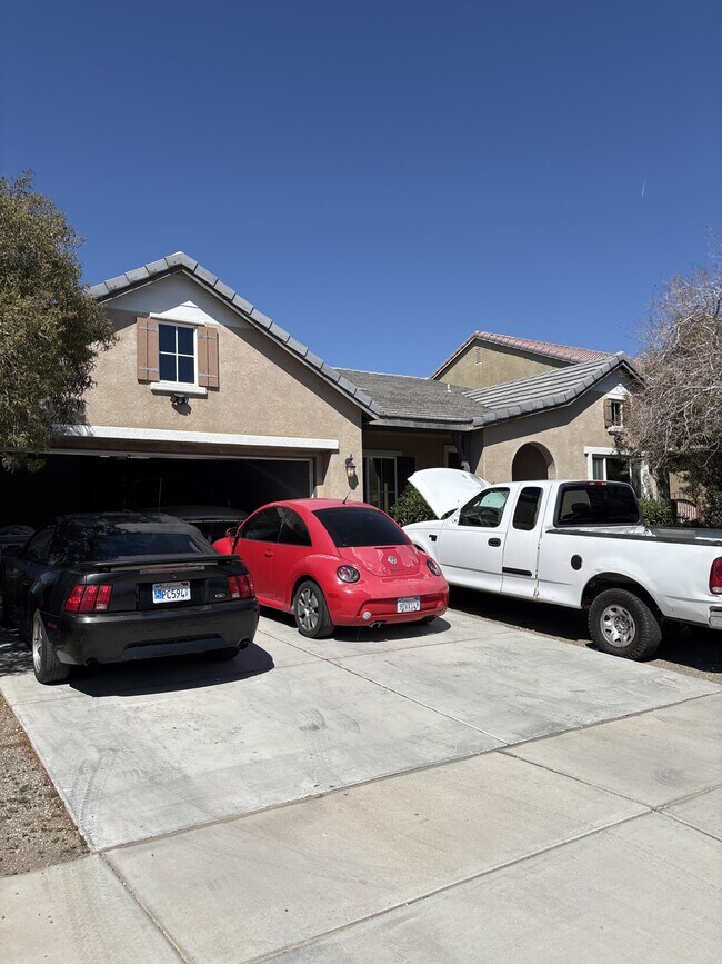 11142 Everest St in Adelanto, CA - Building Photo - Building Photo