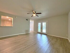 408 Bowie St in West Columbia, TX - Building Photo - Building Photo