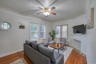 311 E Lullwood Ave in San Antonio, TX - Building Photo - Building Photo