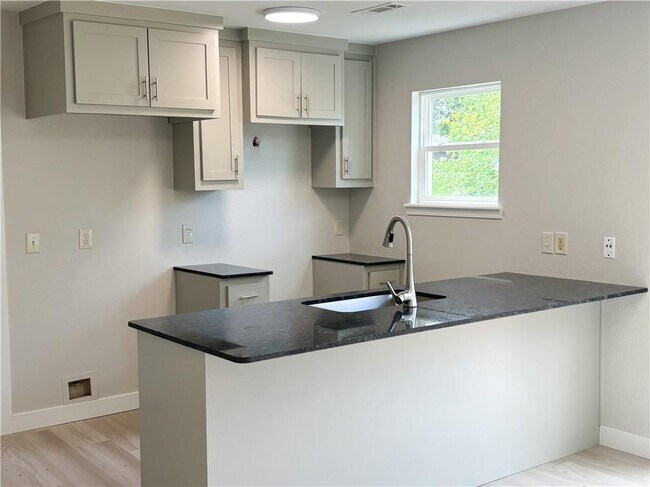 8 Jonquilla Way in Bentonville, AR - Building Photo - Building Photo