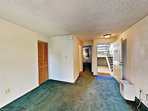 2020 Grant Ave S-Unit -Apt A104 in Renton, WA - Building Photo - Building Photo
