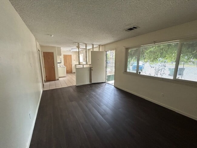 1338 N Park Cir in Visalia, CA - Building Photo - Building Photo