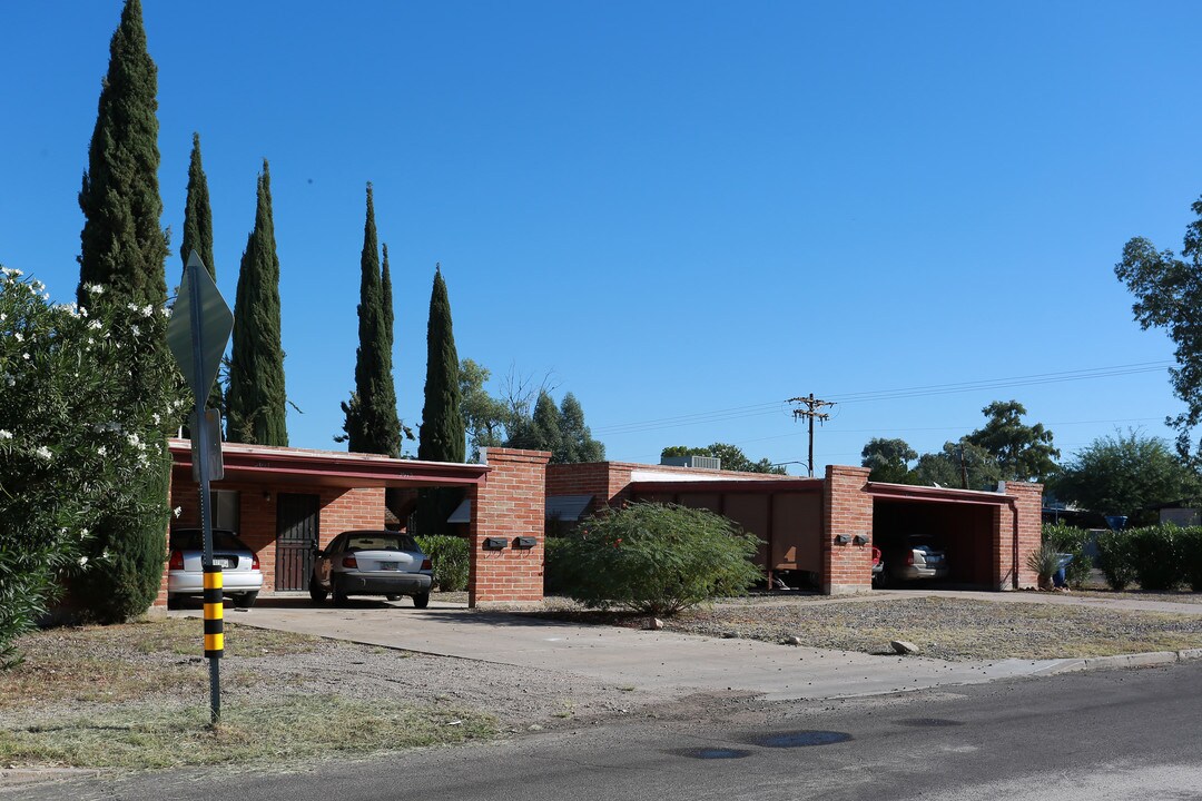 3671-3677 E Bellevue St in Tucson, AZ - Building Photo