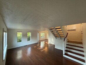 3945 University St in Eugene, OR - Building Photo - Building Photo