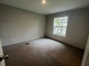 2407 8 Mile Rd in Kawkawlin, MI - Building Photo - Building Photo