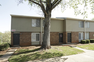 Lakeview Apartments in Greenwood, SC - Building Photo - Building Photo