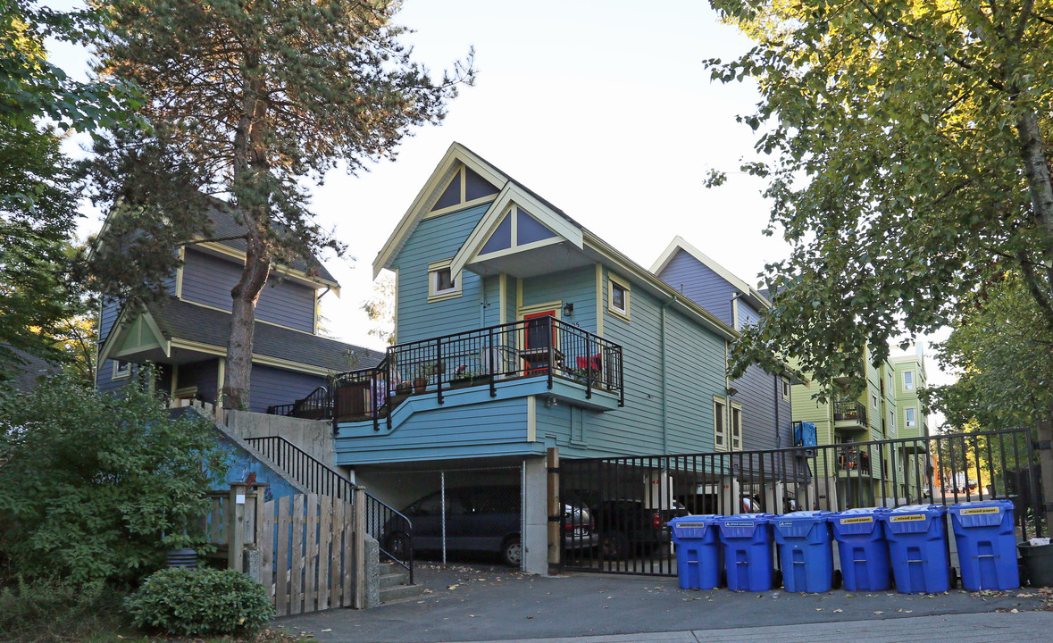 Lakewood Terrace in Vancouver, BC - Building Photo